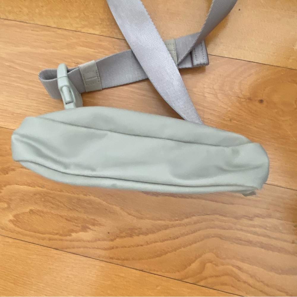 lululemon athletica women’s belt Bag - Picture 7 of 8